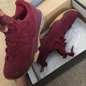 LEBRON XIII LOW PRM! Size 9.5